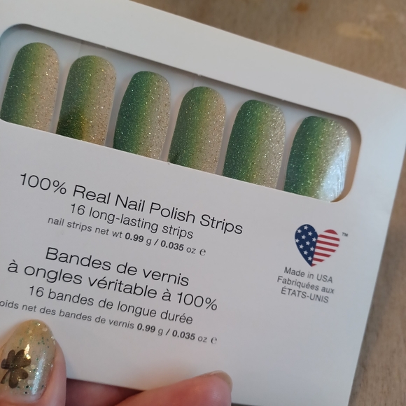Color Street Nail Polish Strips - Feeling Lucky - Picture 3 of 3